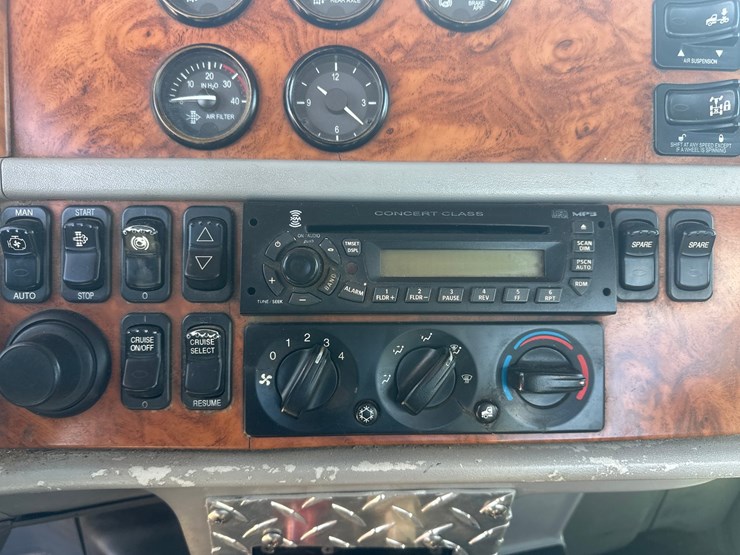 2008-peterbilt-386-image-32