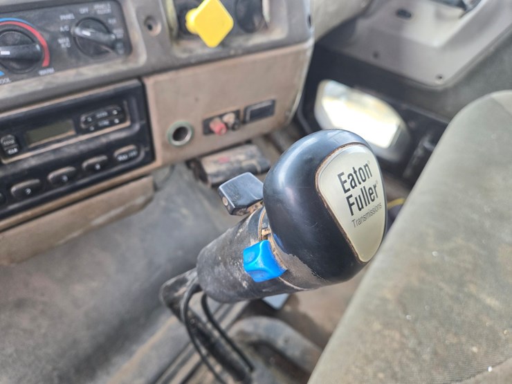 2001-massey-ferguson-8-image-65