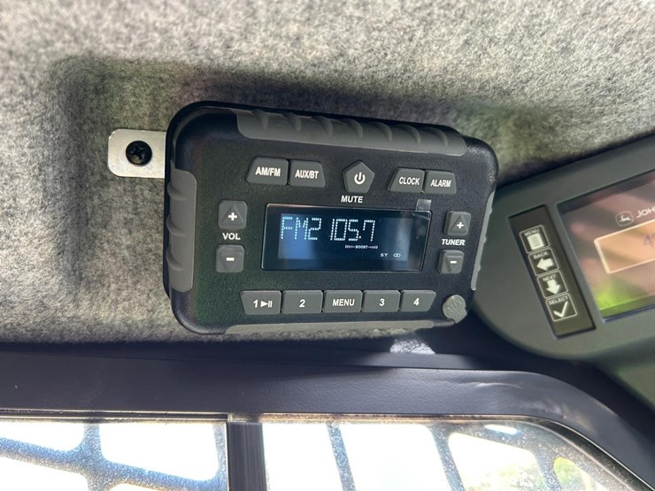 2024-deere-325g-image-27