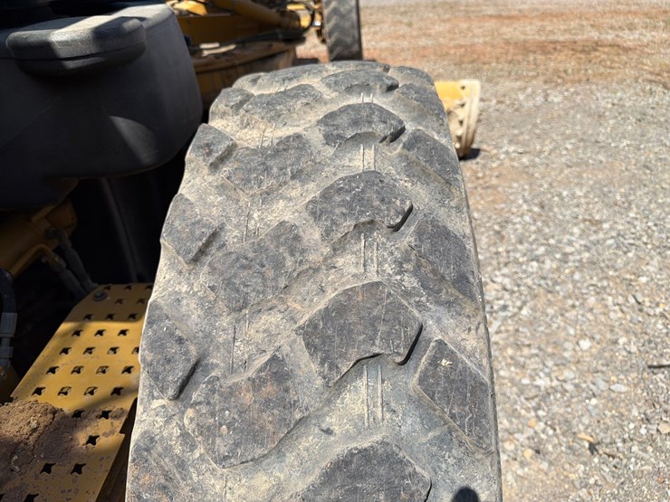 2018-caterpillar-12m3-image-93