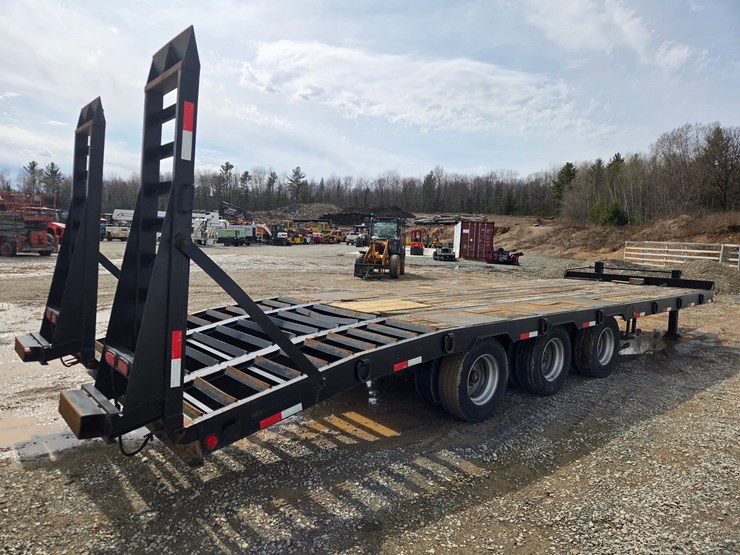 2013-massey-ferguson-8-image-5