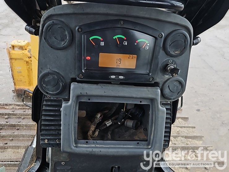 2014-caterpillar-d6k2-xl-image-36