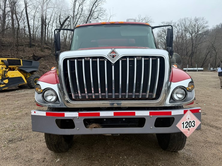 2012-international-7400-image-8