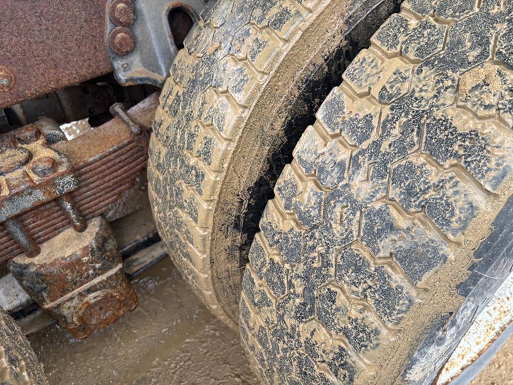 1997-ford-lt8000-image-96