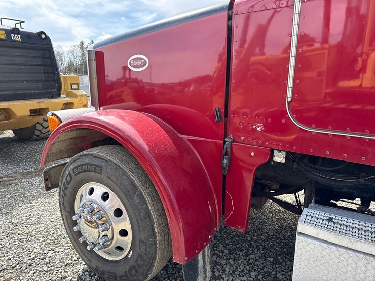 2004-peterbilt-378-image-10