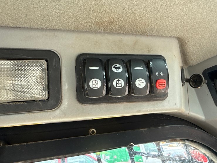 caterpillar-259d-image-37