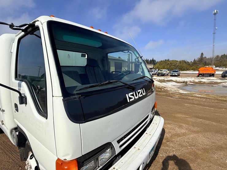 2004-isuzu-npr-image-14