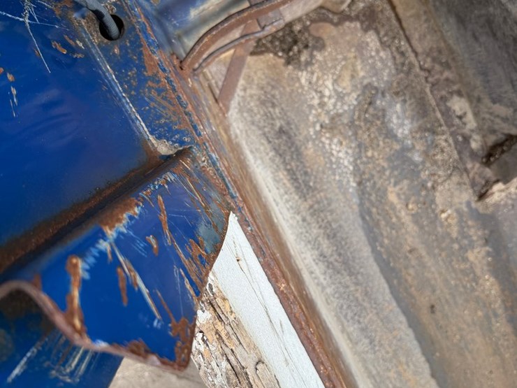 #1049-•-2005-mack-granite-tri-axle-dump-image-31