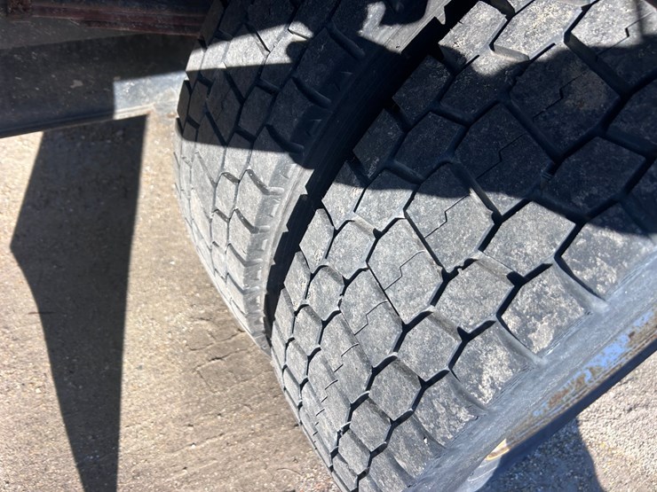 2012-isuzu-npr-image-60