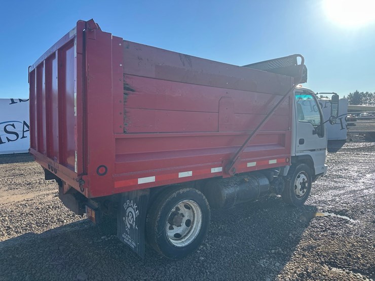 2005-isuzu-nqr-image-5