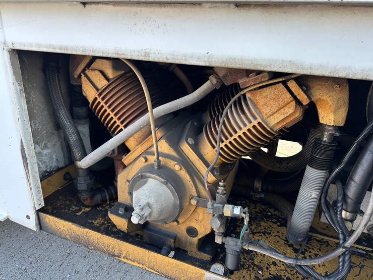 freightliner-fl70-image-32