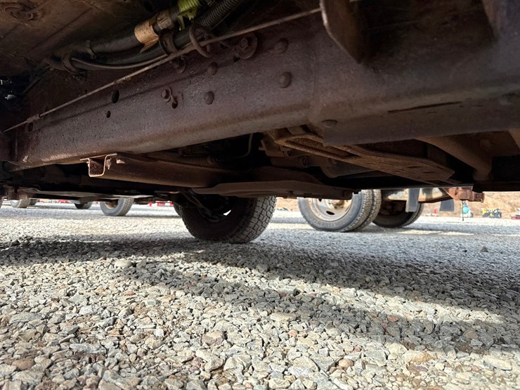 2005-chevrolet-3500-image-21