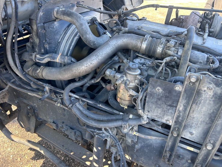 #1694-•-2004-isuzu-cab-and-chassis-image-50