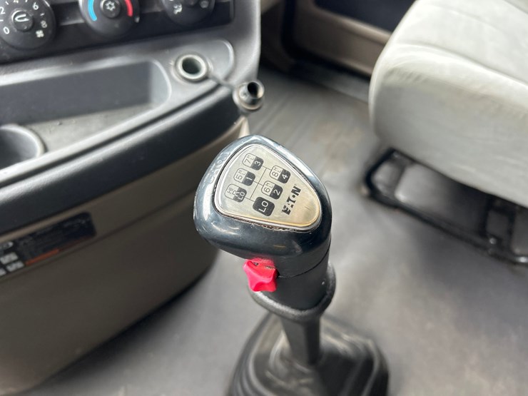 2017-massey-ferguson-8-image-71