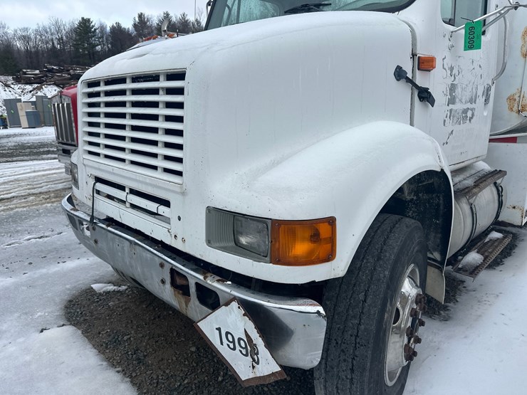 1995-international-8100-image-9
