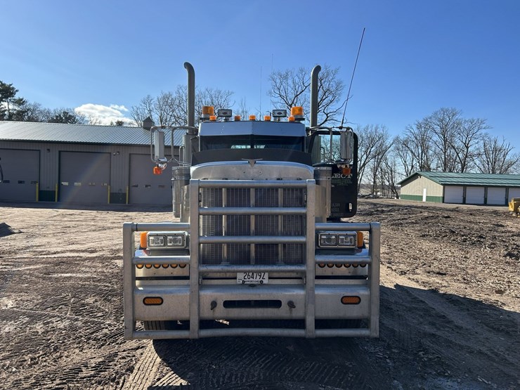 2005-peterbilt-379-image-8