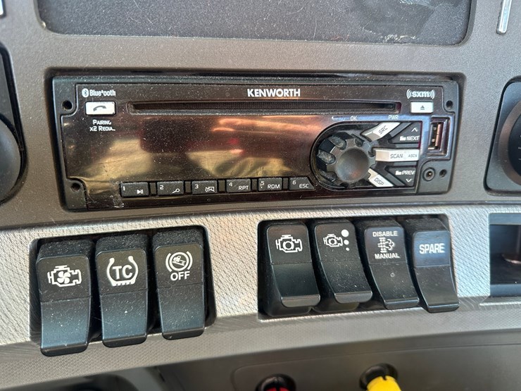 2017-kenworth-t680-image-37