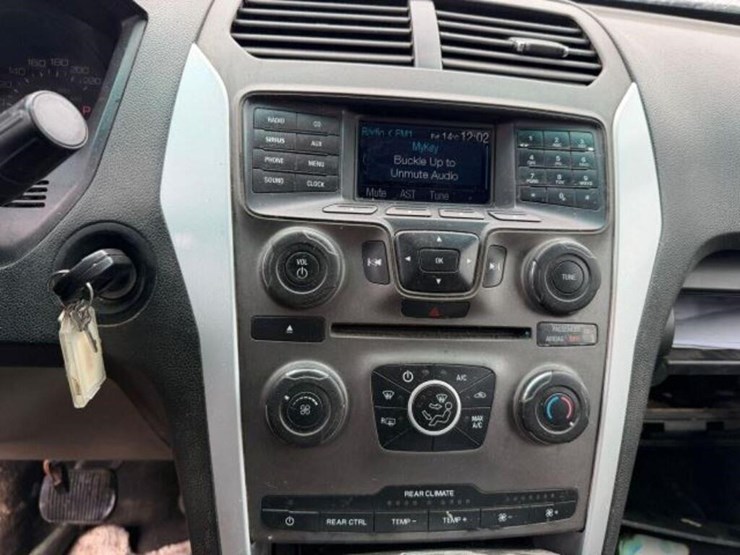 2013-ford-explorer-image-14