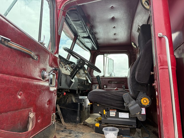 #2016-•-1990-western-star-quad-axle-dump-truck-image-46