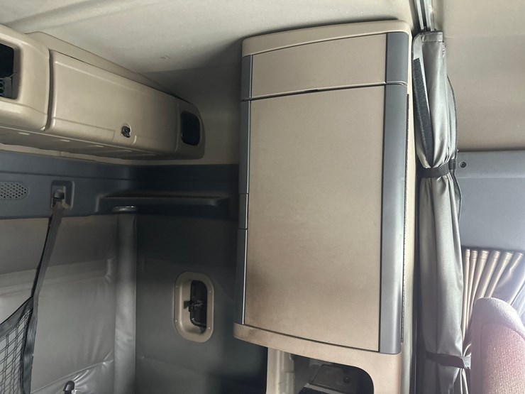 2017-massey-ferguson-8-image-53