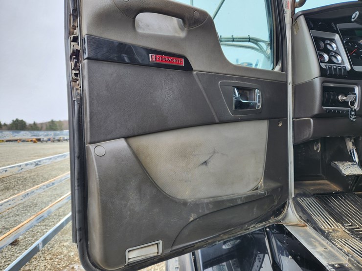2014-kenworth-t800-image-18