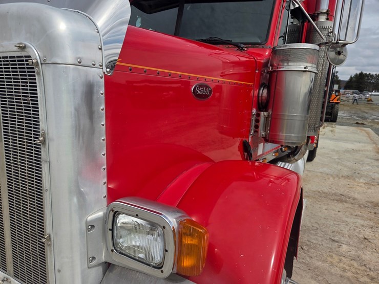 2002-peterbilt-379-image-12