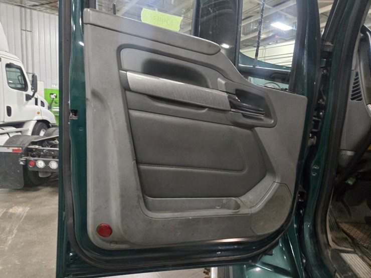 2017-kenworth-t680-image-57