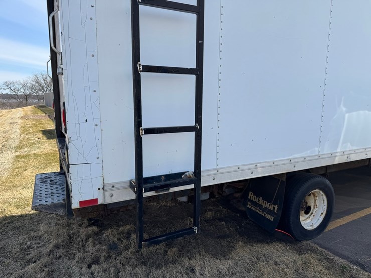 2010-ford-e350-image-18