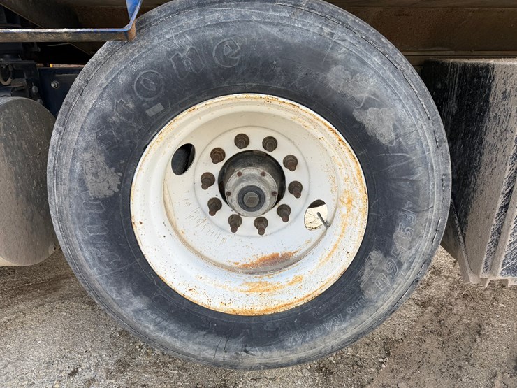 #1049-•-2005-mack-granite-tri-axle-dump-image-69