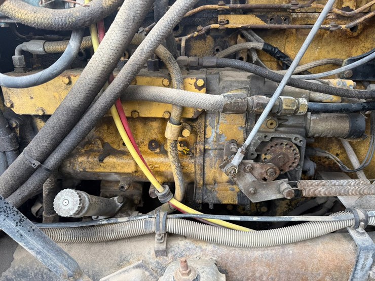 #1117-•-volvo-whitegmc-day-cab-truck-tractor-image-12