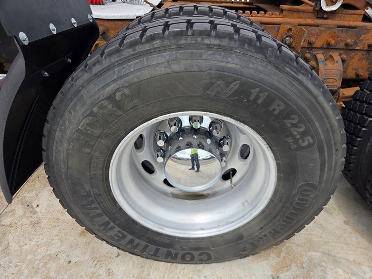 2002-peterbilt-379-image-90