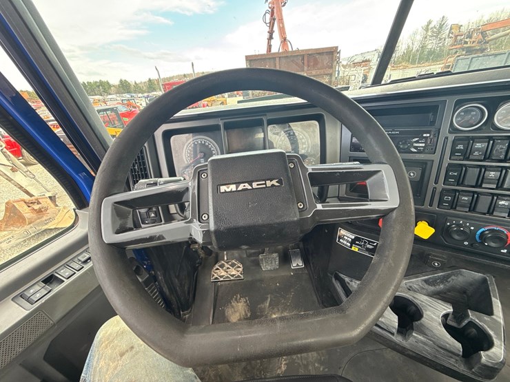 2019-massey-ferguson-8-image-59