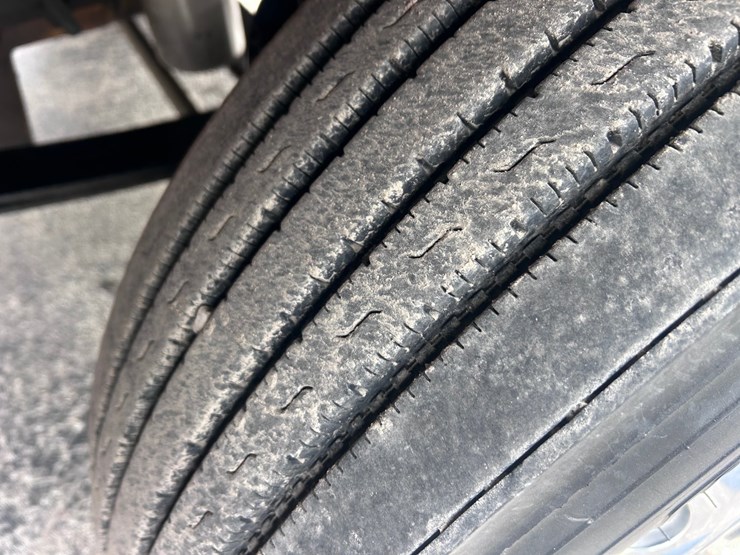 1998-peterbilt-379-image-92