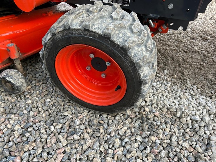 2021-kubota-bx2380-image-11
