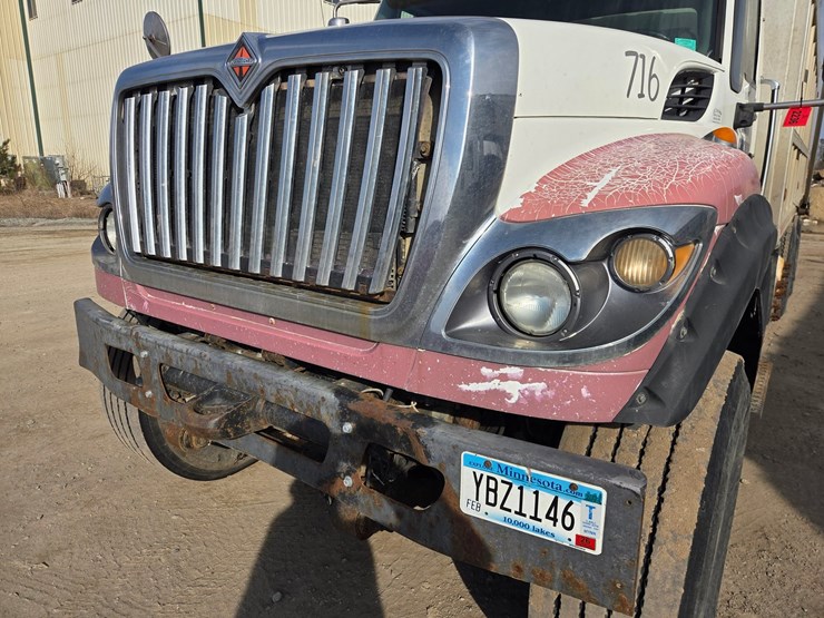 2012-international-7600-image-10