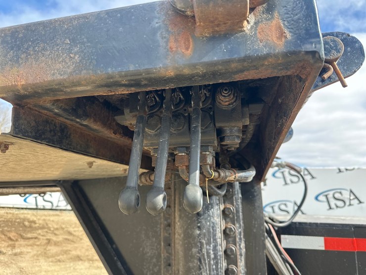 2010-massey-ferguson-8-image-19