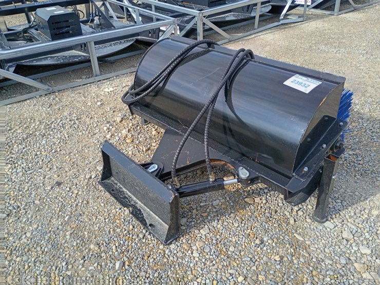 #23932-•-sweeper-mini-skid-steer-attachment-image-6