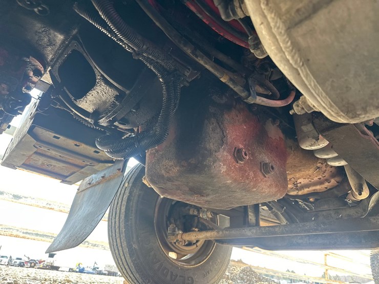 2014-massey-ferguson-8-image-53