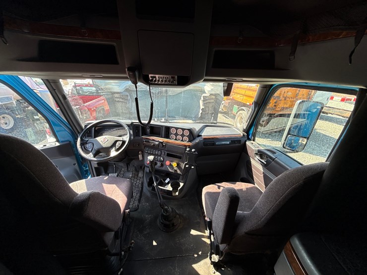 #2199-•-2020-international-a26-sleeper-cab-truck-tractor-image-80