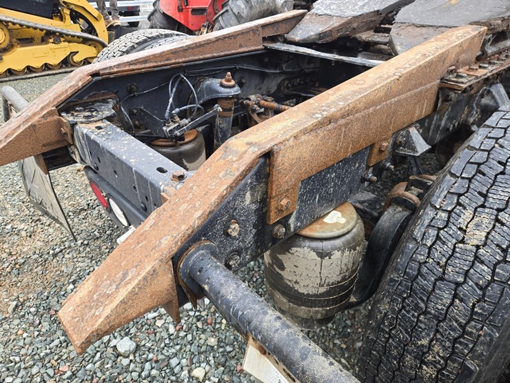 2017-kenworth-t680-image-37