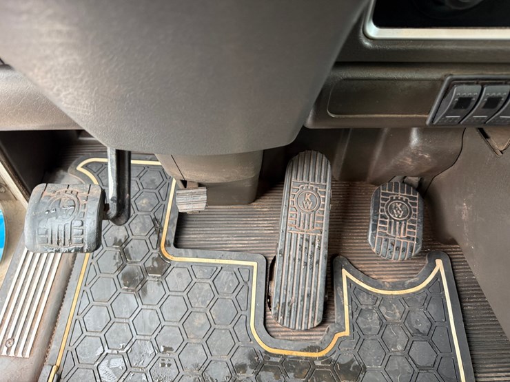 2020-kenworth-t800-image-60