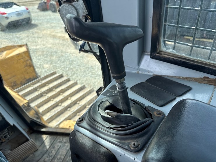 2002-deere-700h-lgp-image-48