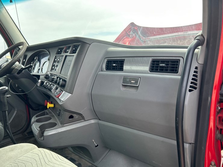 2015-kenworth-t680-image-57