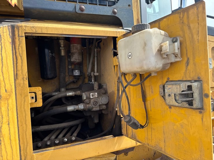 2002-deere-700h-lgp-image-33