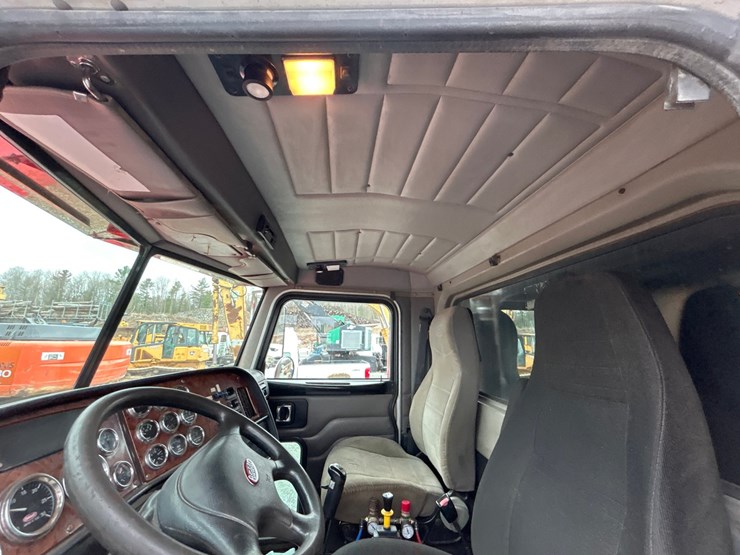 2005-peterbilt-357-image-76