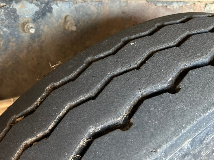 peterbilt-365-image-125