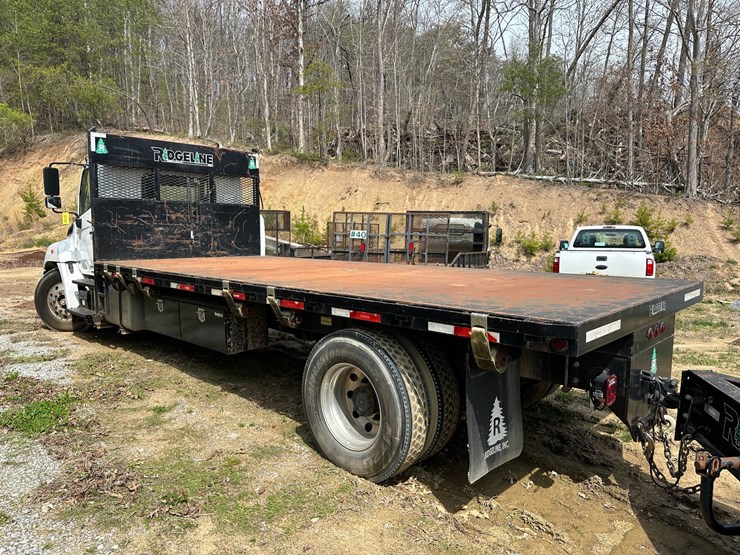 2020-hino-268-image-2