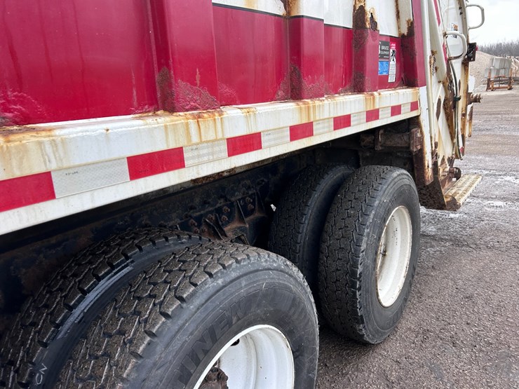 2003-international-7400-image-15