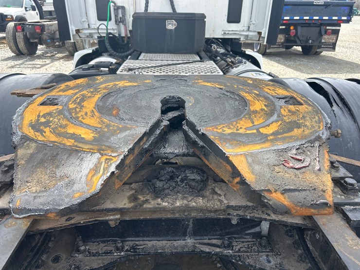 2017-kenworth-t680-image-30