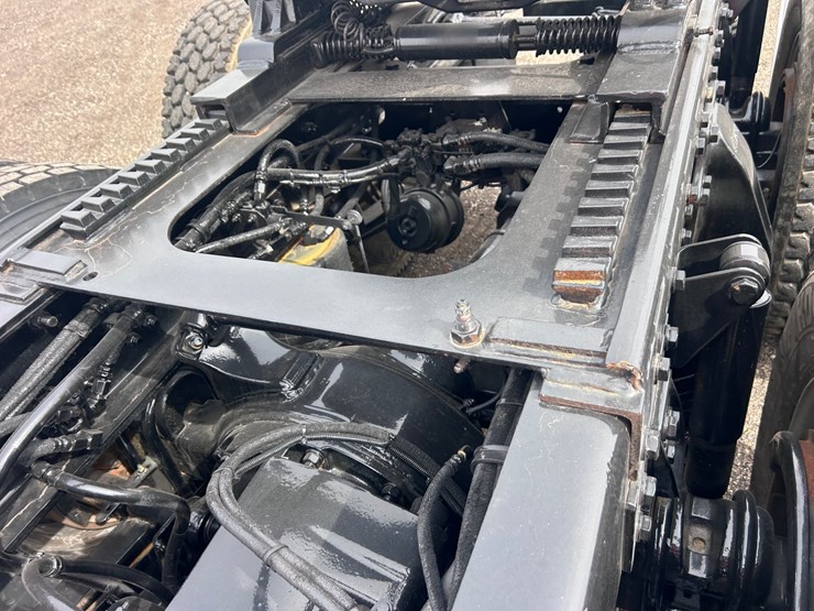 #1009-•-2012-western-star-conventional-4-sleeper-cab-truck-tractor-image-30